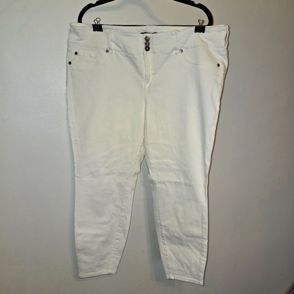 Torrid Jegging - Super Stretch White Size 22 Short